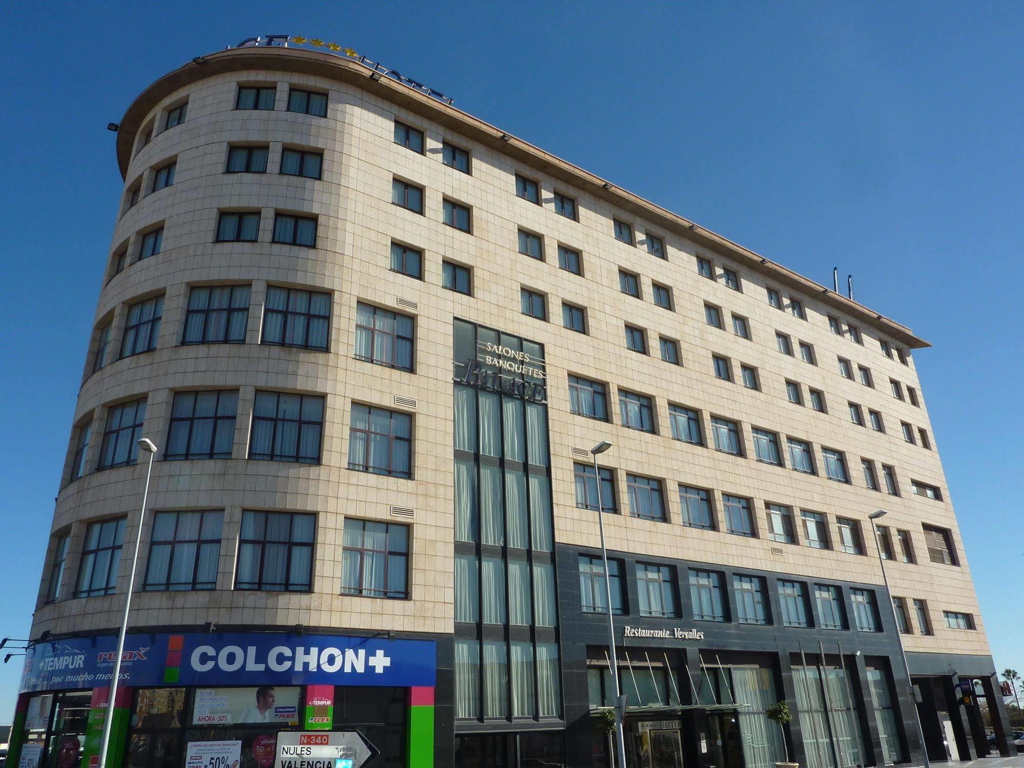 Palace 4*